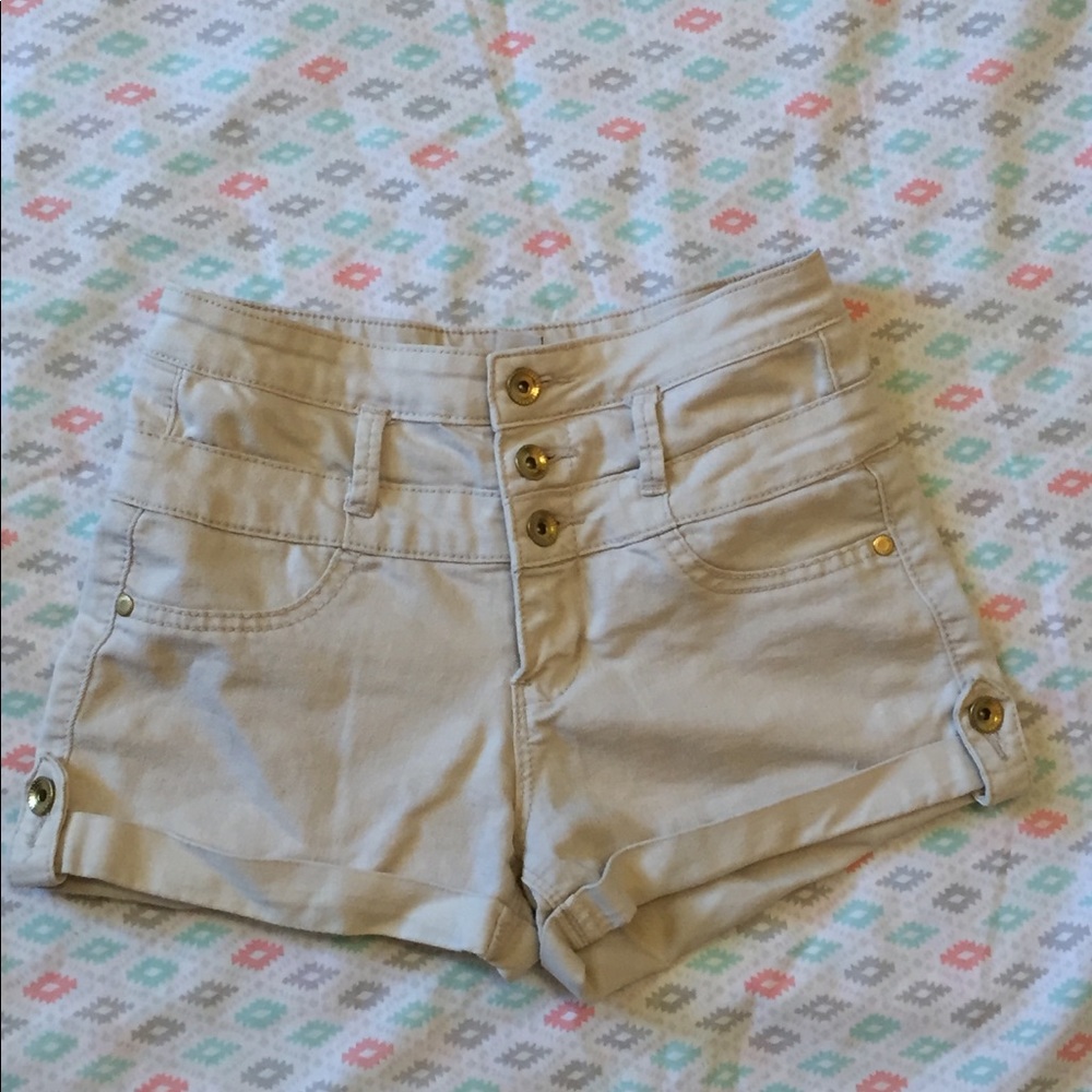 Khaki Highwaisted Shorts